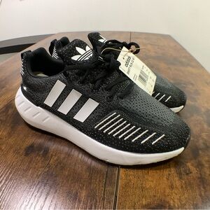 NEW!!! Adidas Swift Run 22 8.5us women